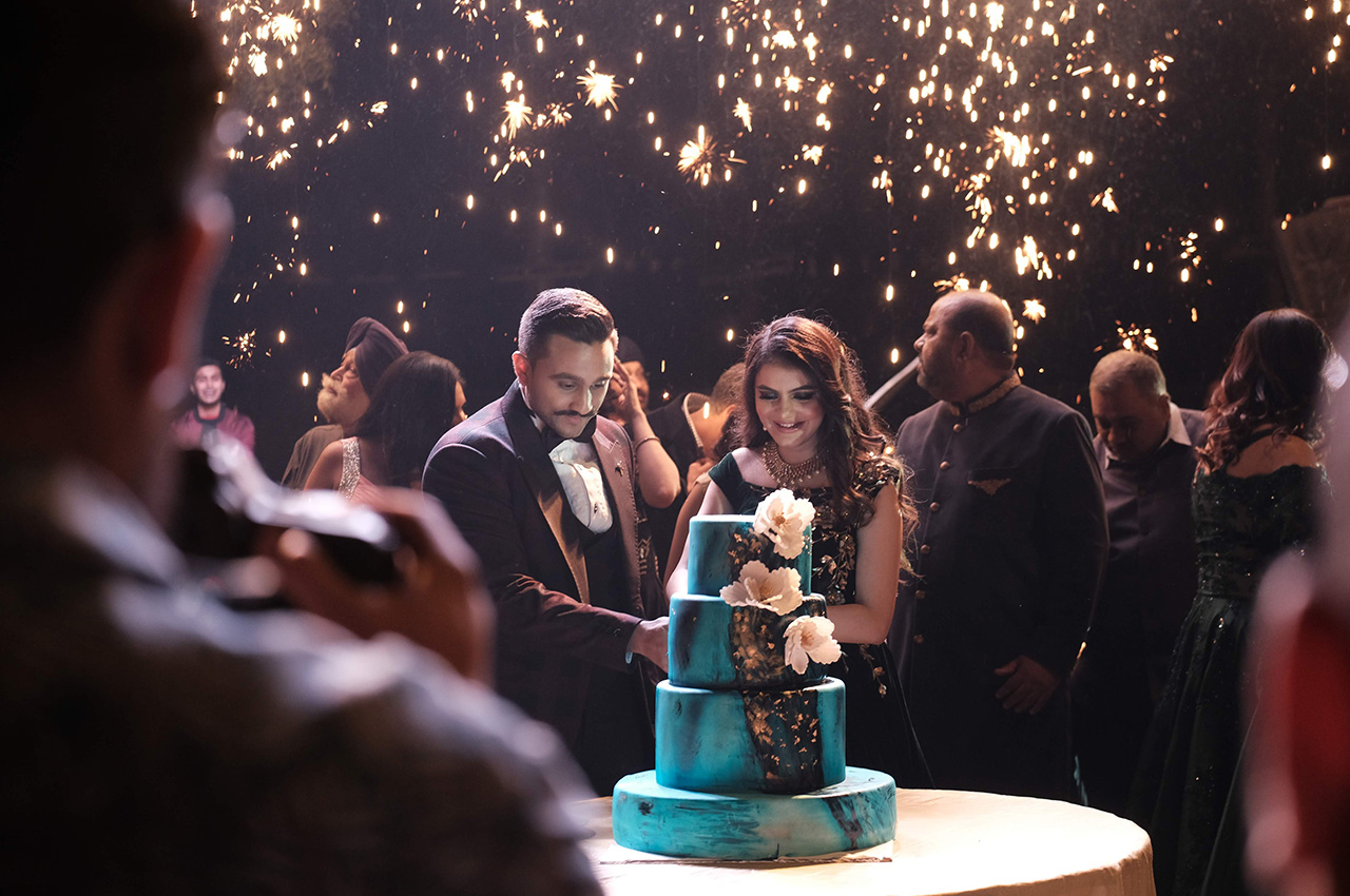 Beautifully designed wedding cake displayed at Roadies Rostel ARC Resort, perfect for grand receptions near Ahmedabad.